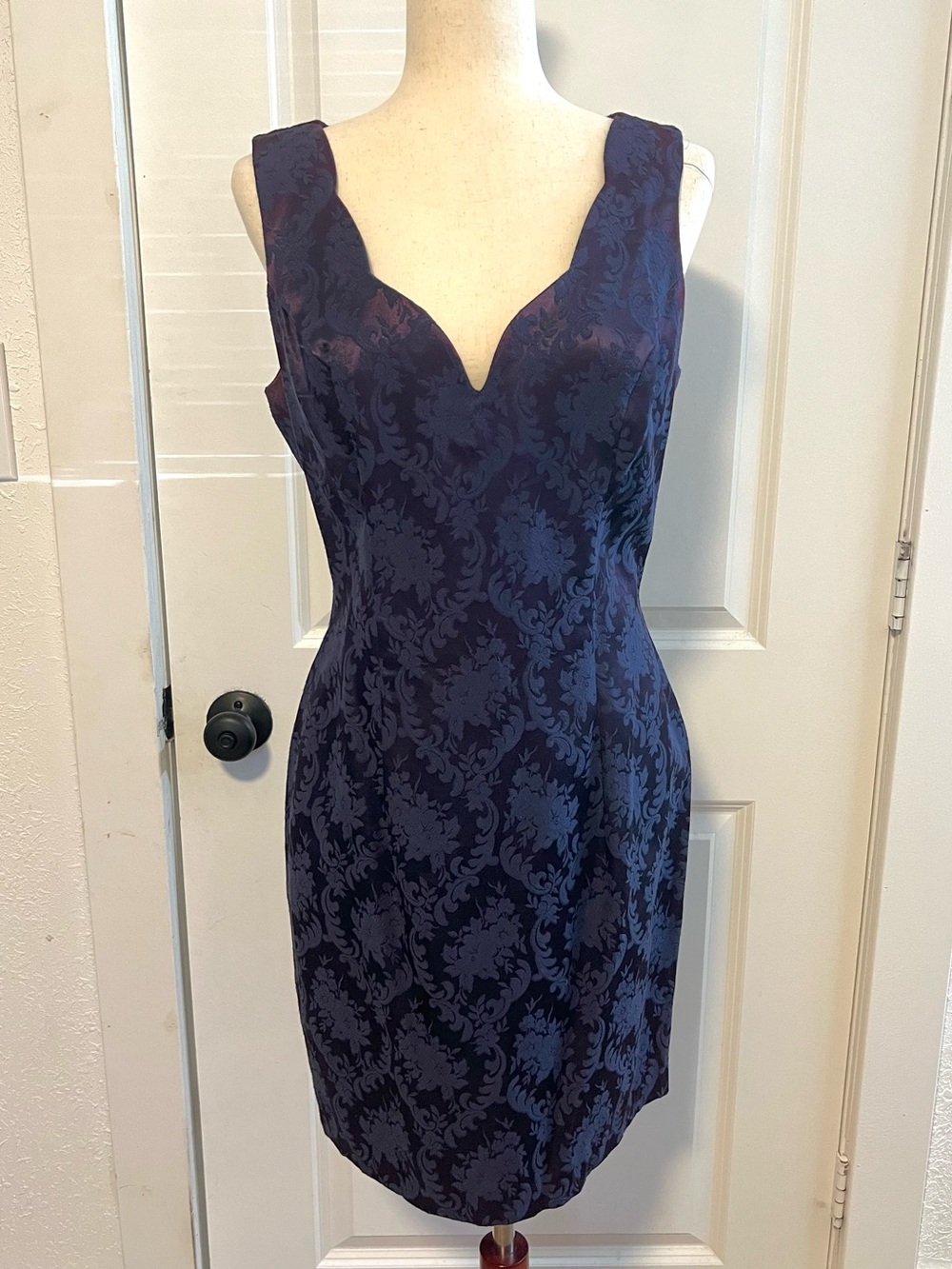 VNTG 90s Roberta Brocade Color Shift V-Neck Floral Jacquard low back Mini Dress